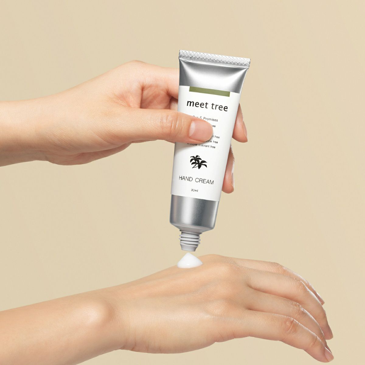 meet tree　ハンドクリーム（ヒノキ） 30ml　ヒノキ　使用シーン
