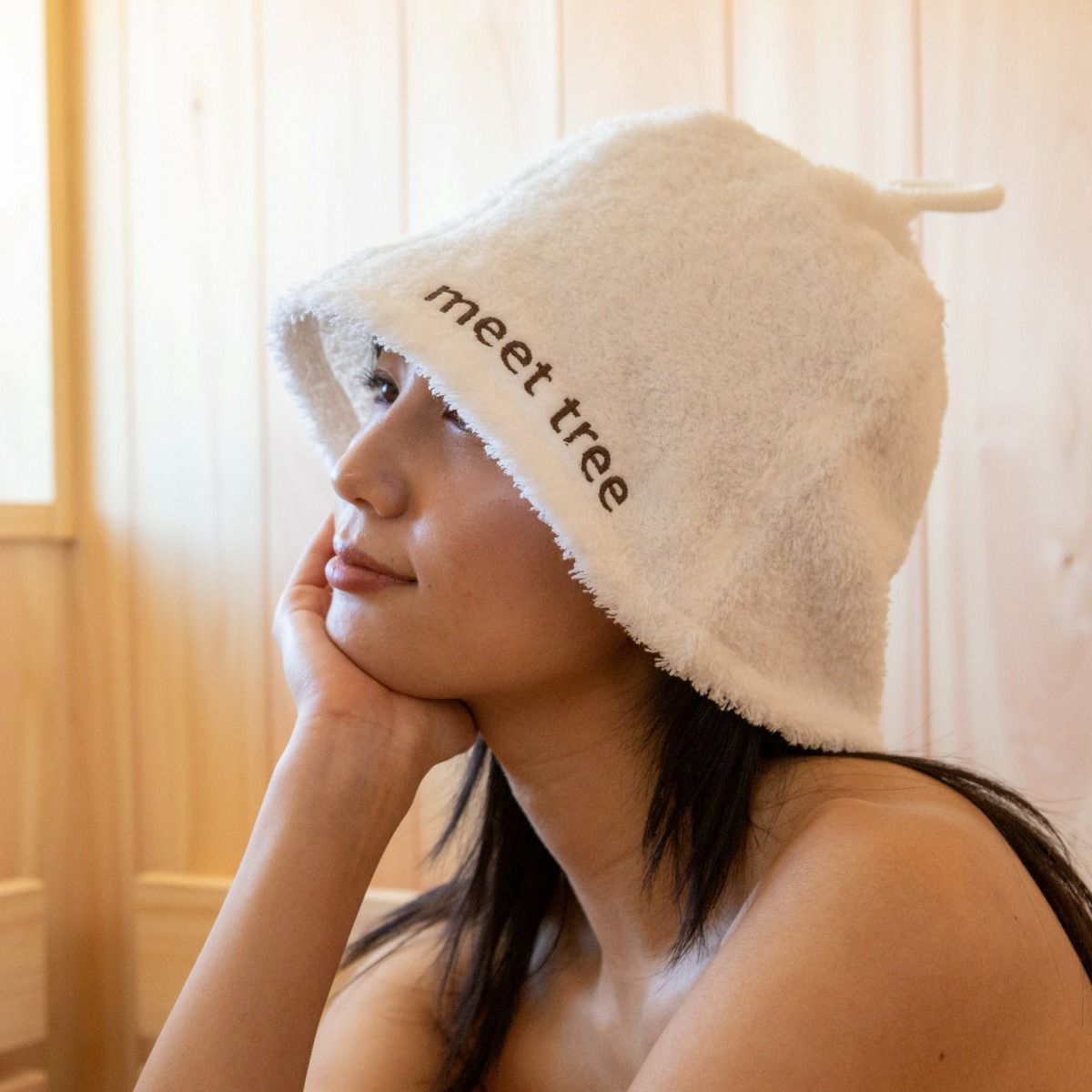 meet tree　meet tree × エアーかおる オリジナルサウナハット　ホワイト　使用シーン